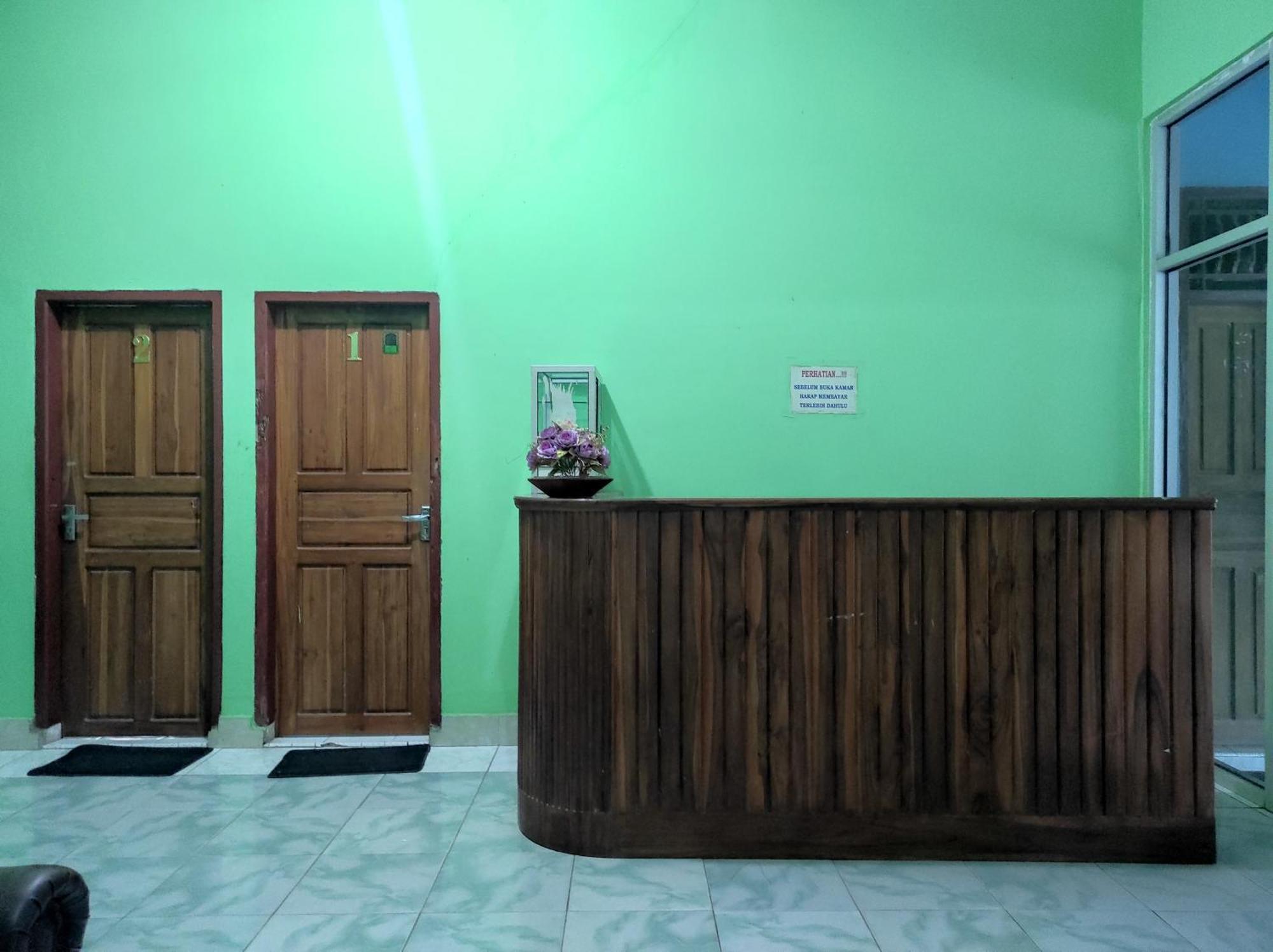 Oyo 93411 Syariah Hotel Tomborang Karema Zewnętrze zdjęcie
