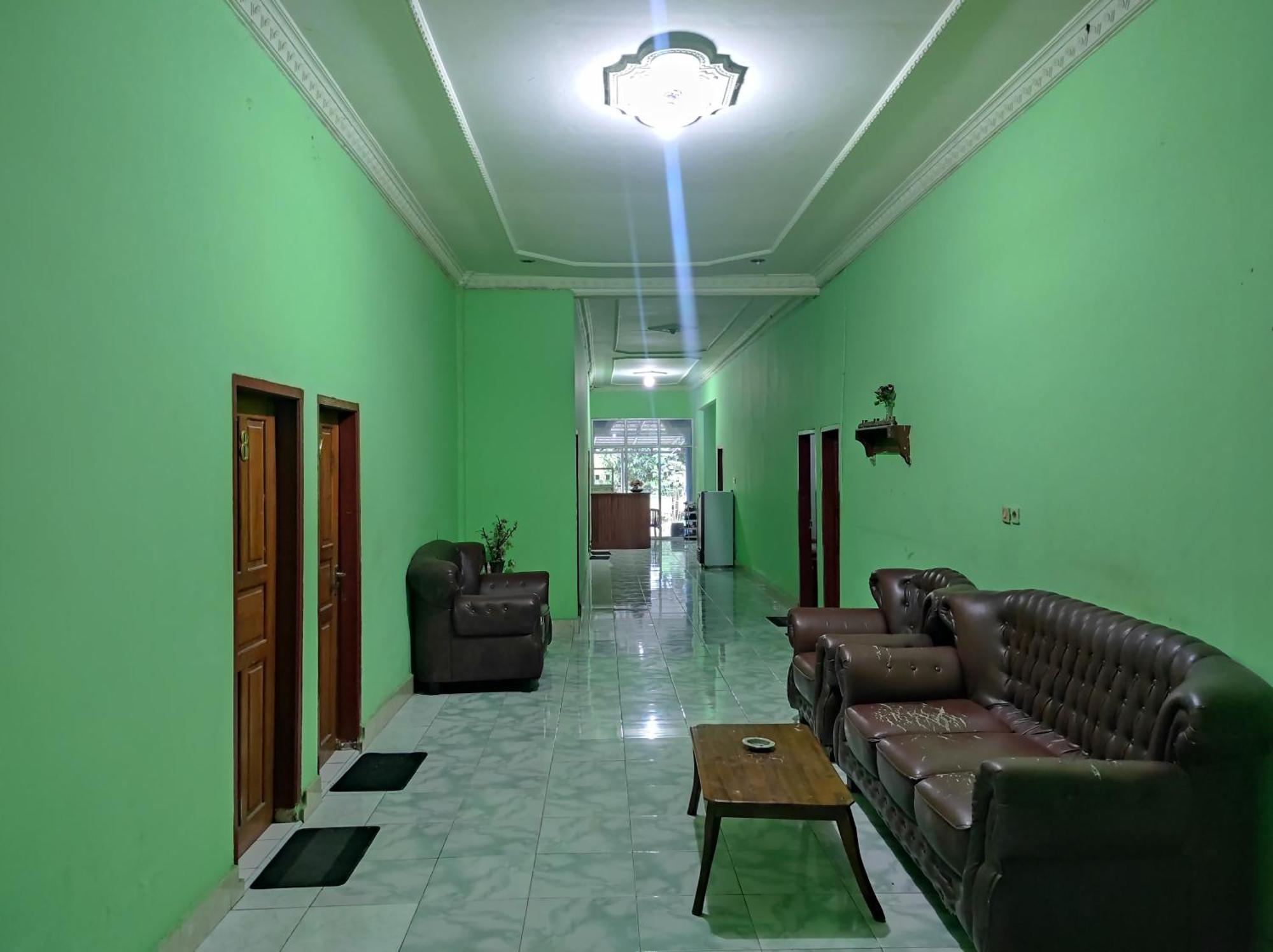 Oyo 93411 Syariah Hotel Tomborang Karema Zewnętrze zdjęcie