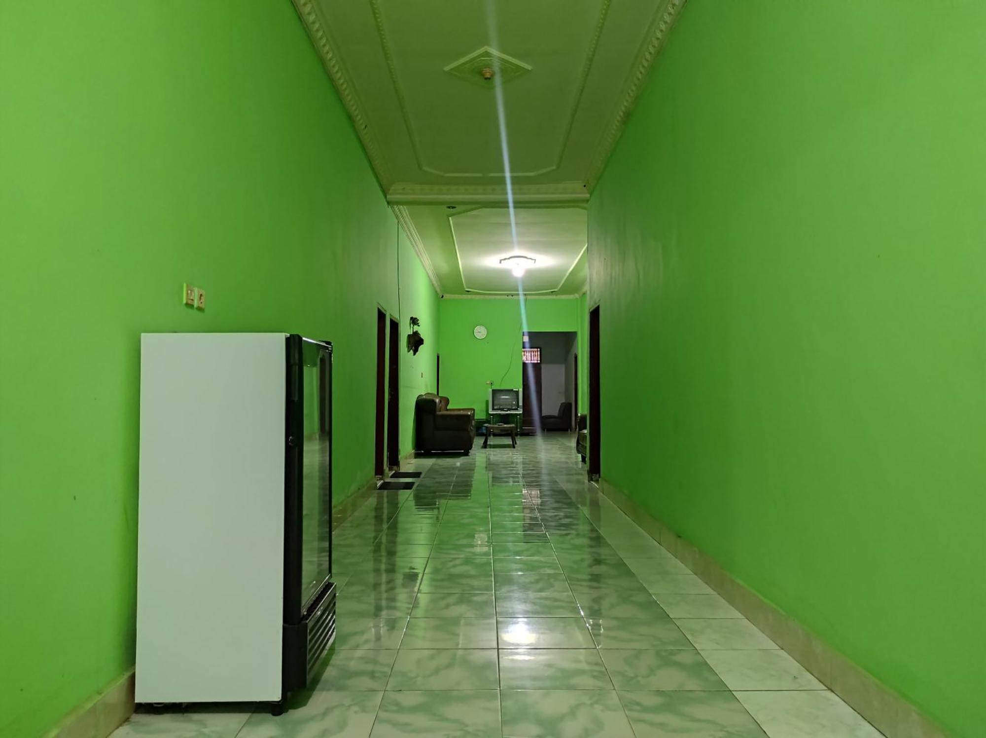 Oyo 93411 Syariah Hotel Tomborang Karema Zewnętrze zdjęcie