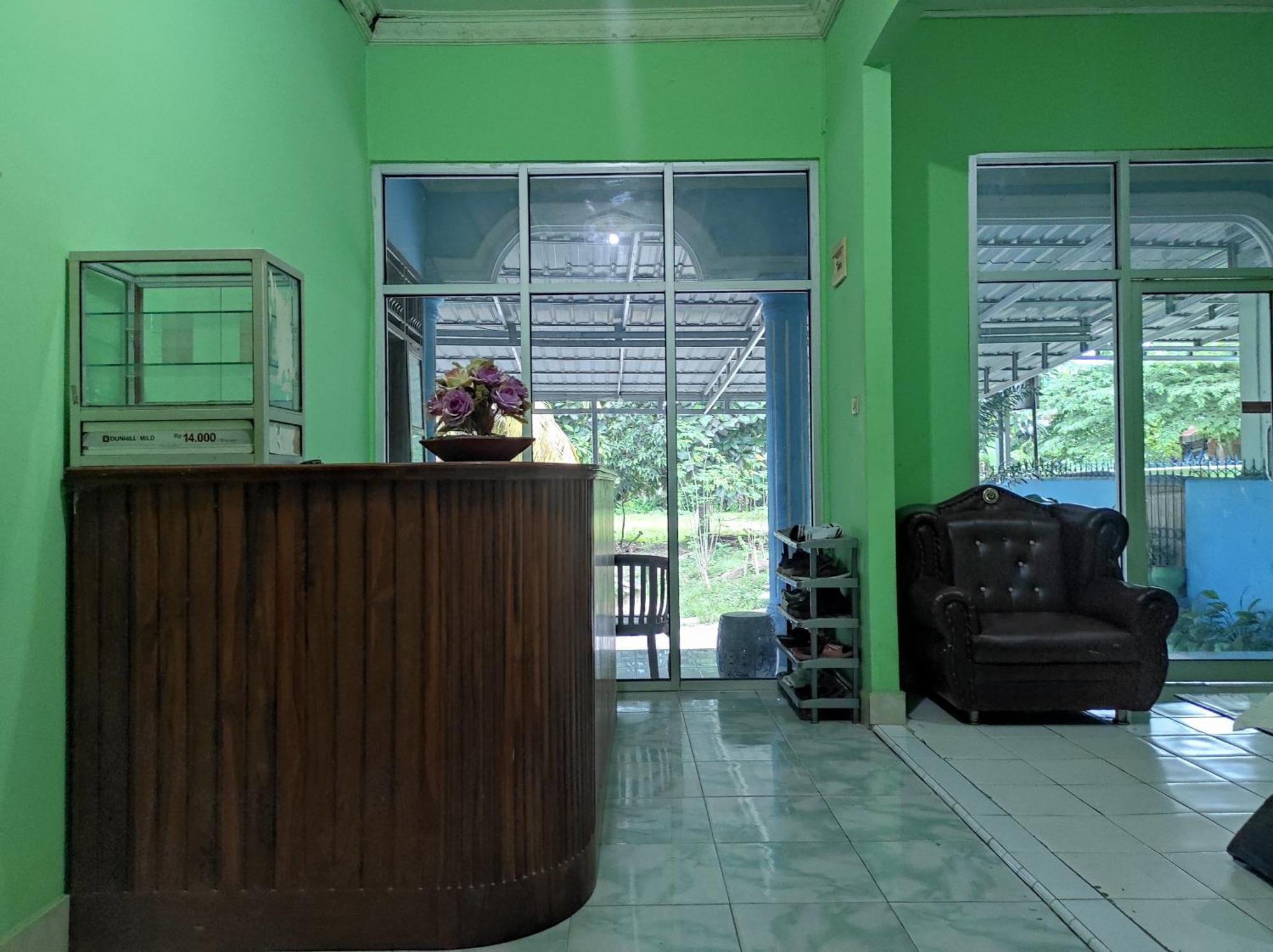 Oyo 93411 Syariah Hotel Tomborang Karema Zewnętrze zdjęcie