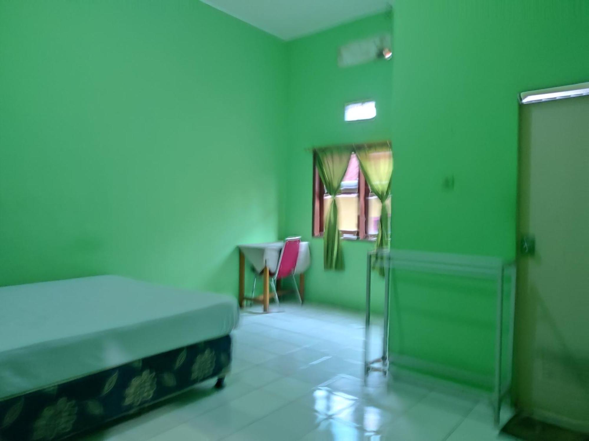 Oyo 93411 Syariah Hotel Tomborang Karema Zewnętrze zdjęcie